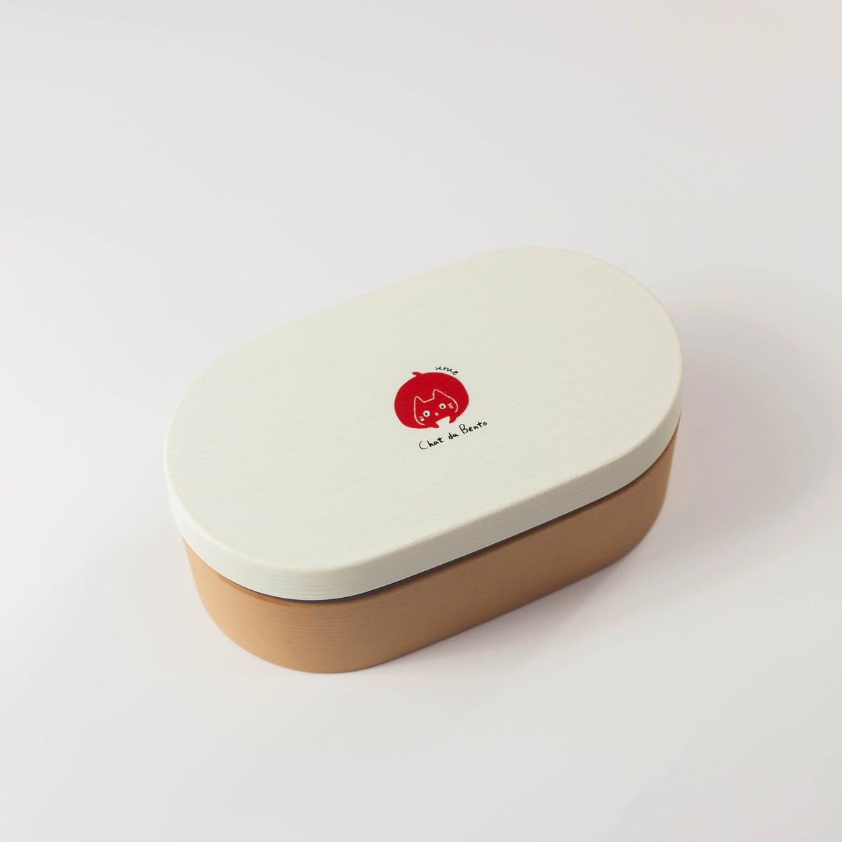 Chat du Café Oval Bento Box Brown – single-tier Japanese lunch box with wood-grain finish and cat illustrations featuring ume, salmon and nori, 600ml, made in Japan