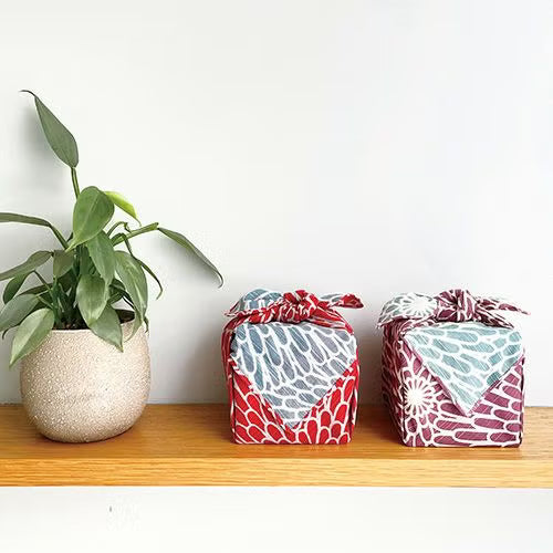 Isa Monyo Reversible Furoshiki 48cm | Kiku (red/blue)*