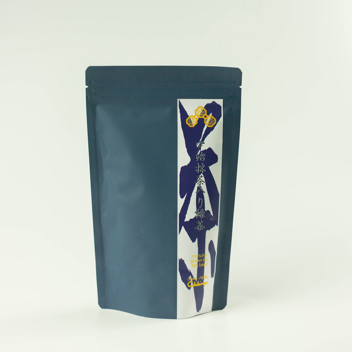 Chikiriya Cold Brew Japanese Green Tea with Matcha 20-bag pouch – navy blue resealable stand-up bag with Japanese calligraphy label and gold logo, on white background