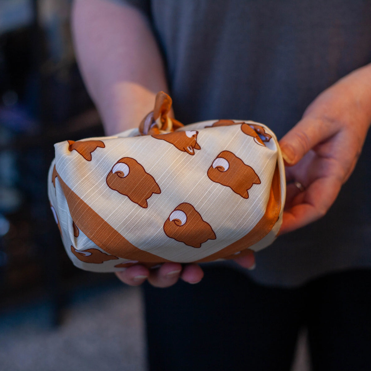 Shiba Inu Furoshiki 50cm with rows of playful Japanese dogs on a beige background