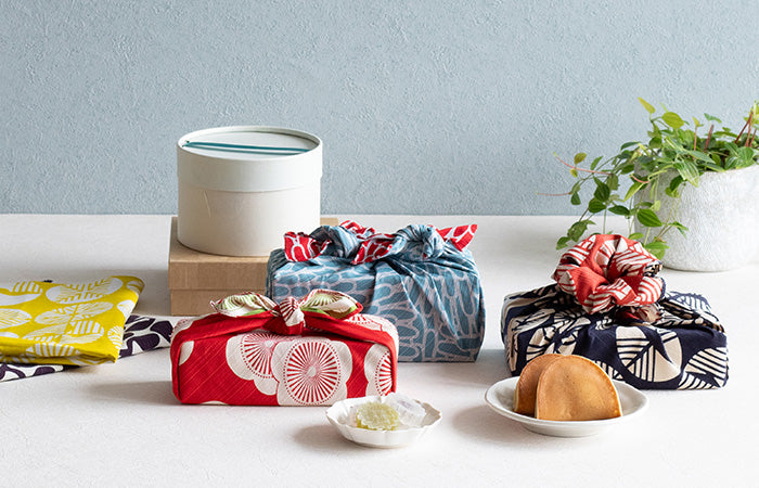Isa Monyo reversible furoshiki 48cm with sugi cedar pattern in red and navy blue