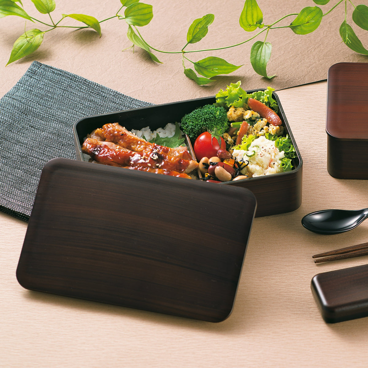Tochinoki Bento Box with Japanese horse chestnut woodgrain pattern