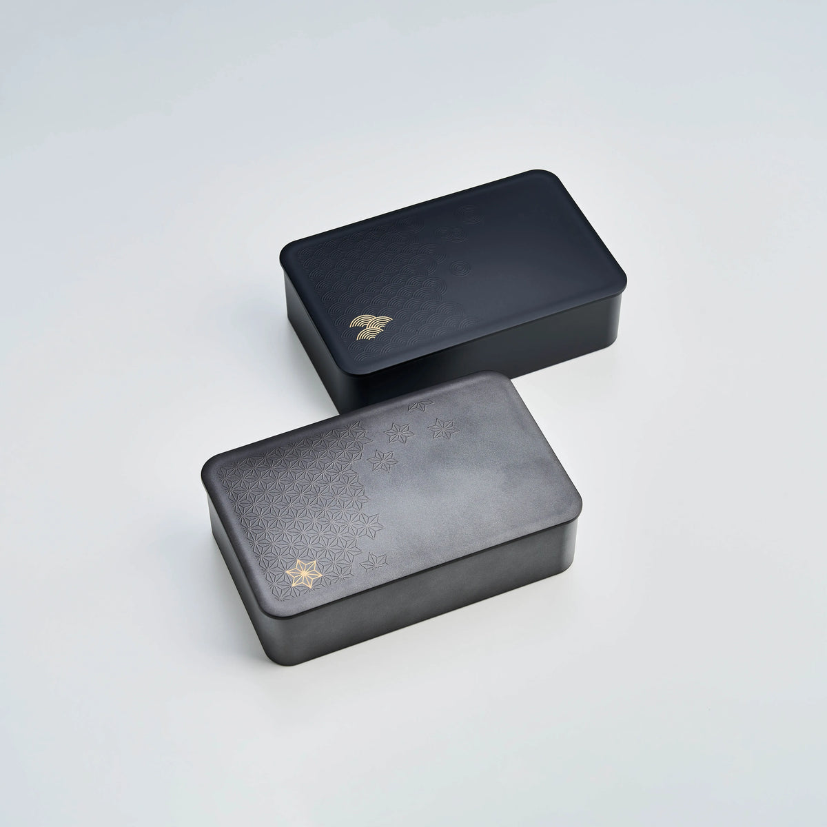 Wamon Bento Box 800mL – front view comparing matte black seigaiha and dark grey maple leaf variants