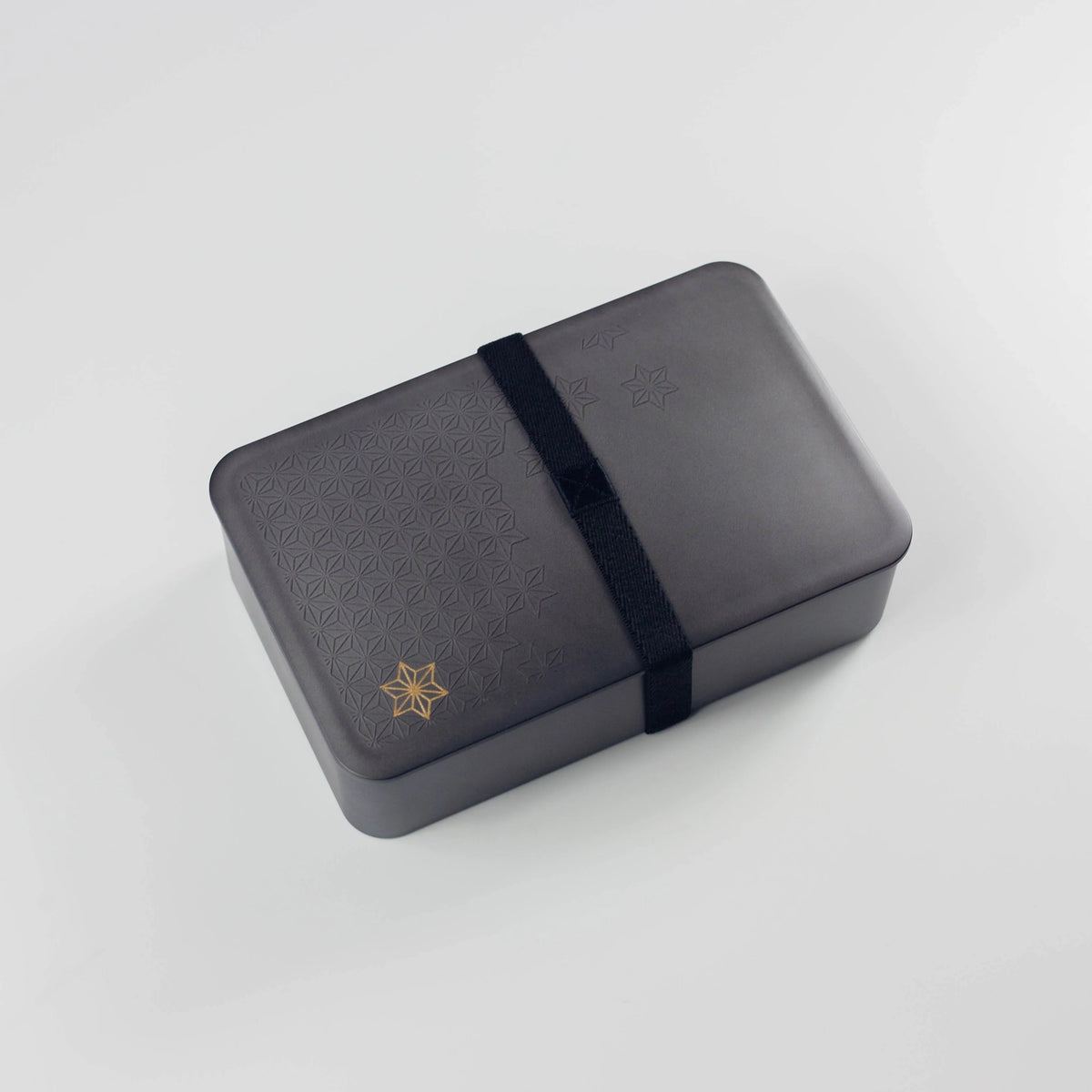 Wamon Bento Box 800mL grey maple leaf closed with elastic band