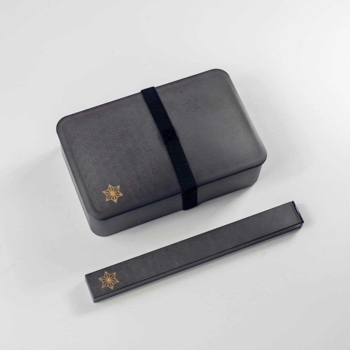 Wamon Bento Box 800mL grey maple leaf closed with elastic band and matching grey chopstick case