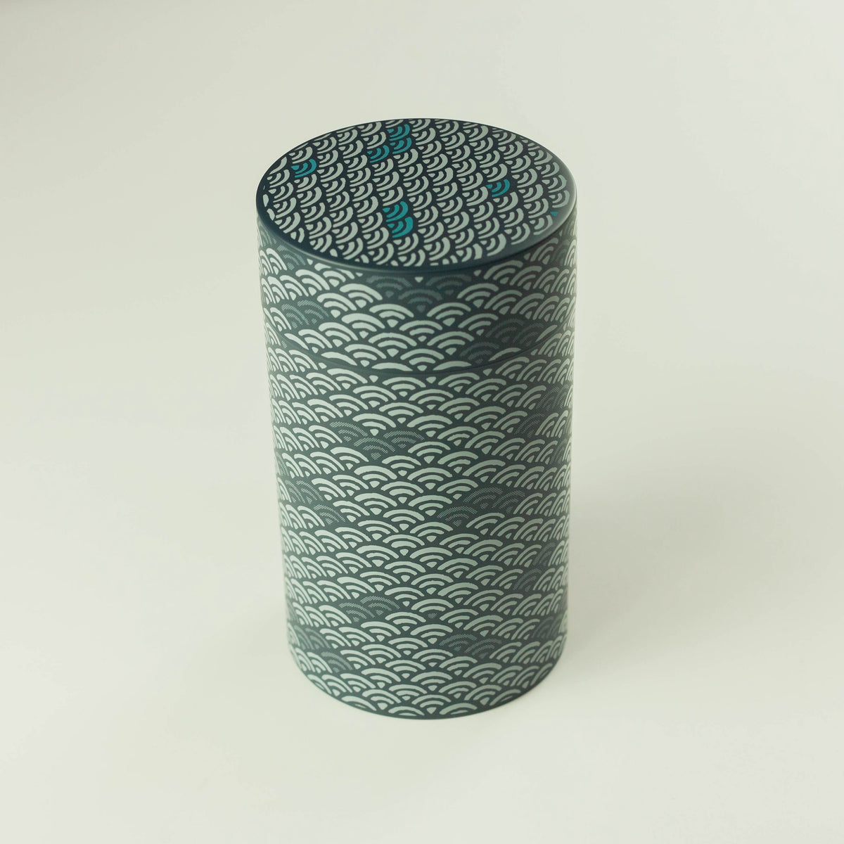 Hakoya seigaiha navy wave pattern tea canister large 650mL, BPA-free plastic with silicone lid, made in Japan