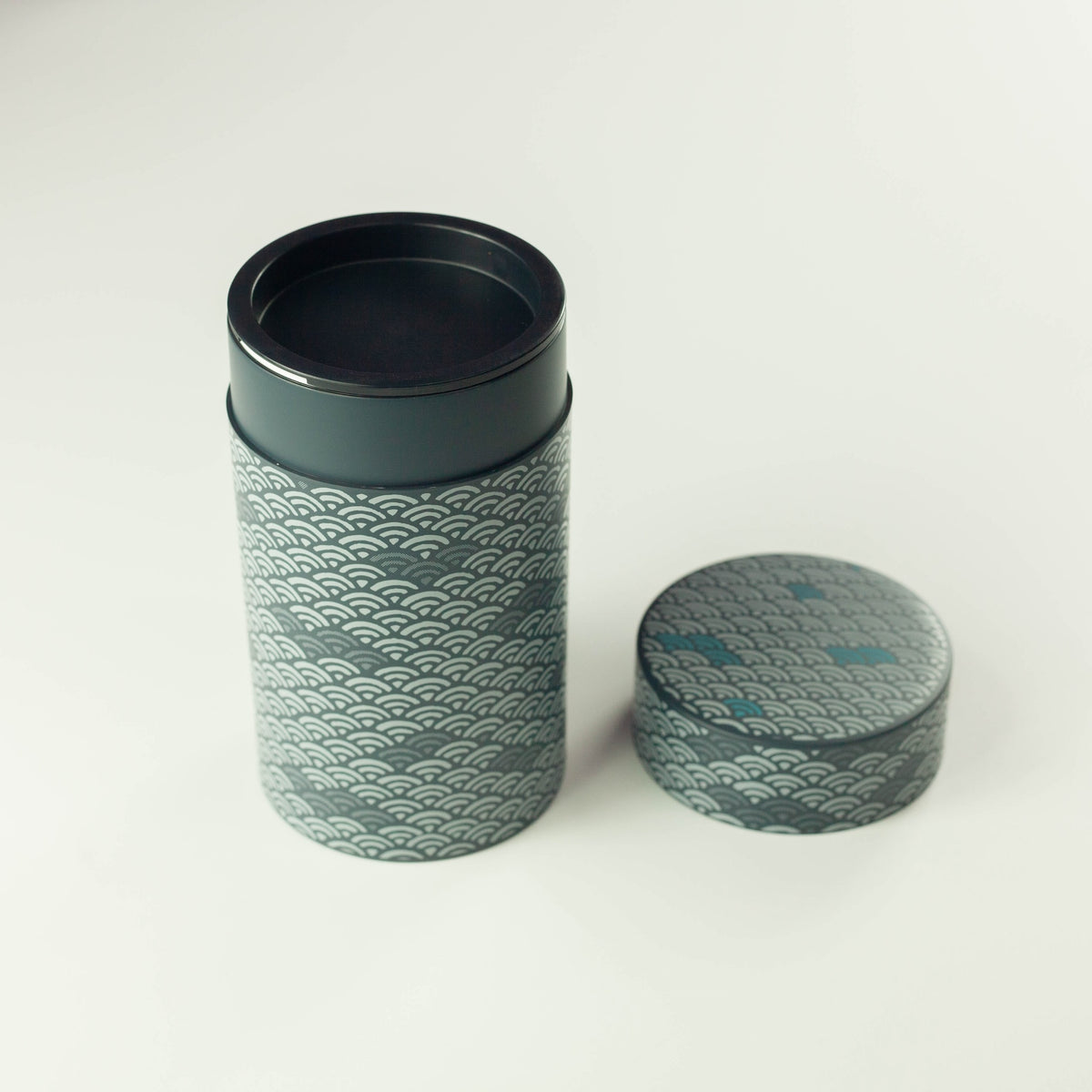 Hakoya seigaiha navy wave pattern tea canister large 650mL, BPA-free plastic with silicone lid, made in Japan