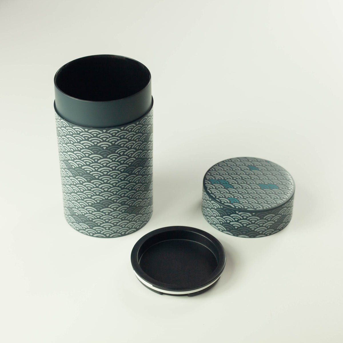 Hakoya seigaiha navy wave pattern tea canister large 650mL, BPA-free plastic with silicone lid, made in Japan