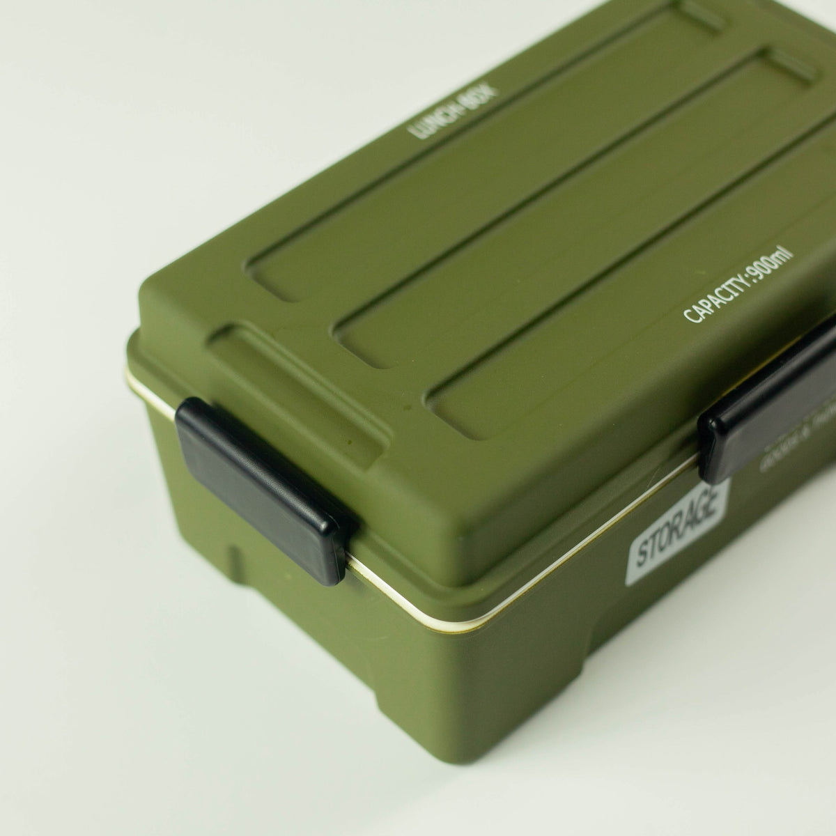 Storage Bento Box – rugged military-style Japanese lunch box with locking clips in navy blue and olive green, 900ml capacity, made in Japan