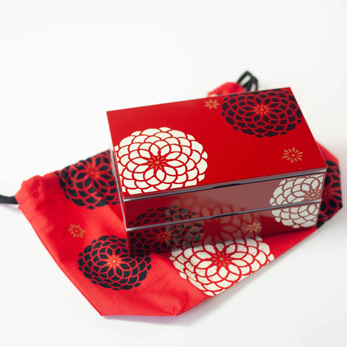 Ojyu Bento Box 900mL with hand-painted chrysanthemum pattern, available in red and black