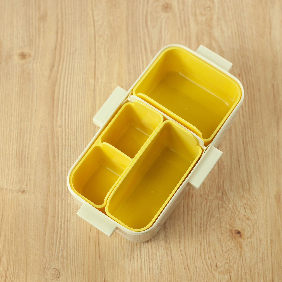 Beige Shikiri Slim Bento Box with a secure silicone-sealed lid