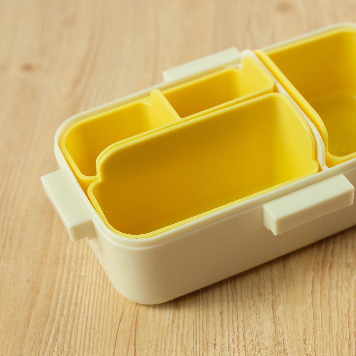 Beige Shikiri Slim Bento Box with a secure silicone-sealed lid