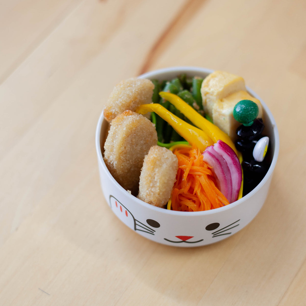 White and Black Kokeshi Bento Boxes | Maneki Neko, Japanese lucky cat-inspired lunch boxes