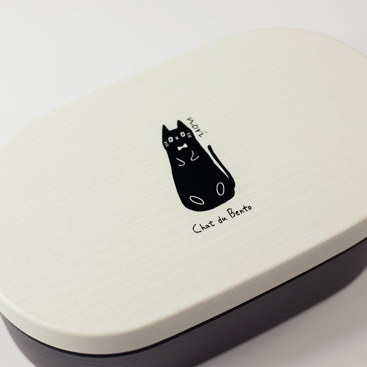 Chat du Café Oval Bento Box Dark Brown – single-tier Japanese lunch box with wood-grain finish and cat illustrations featuring ume, salmon and nori, 600ml, made in Japan
