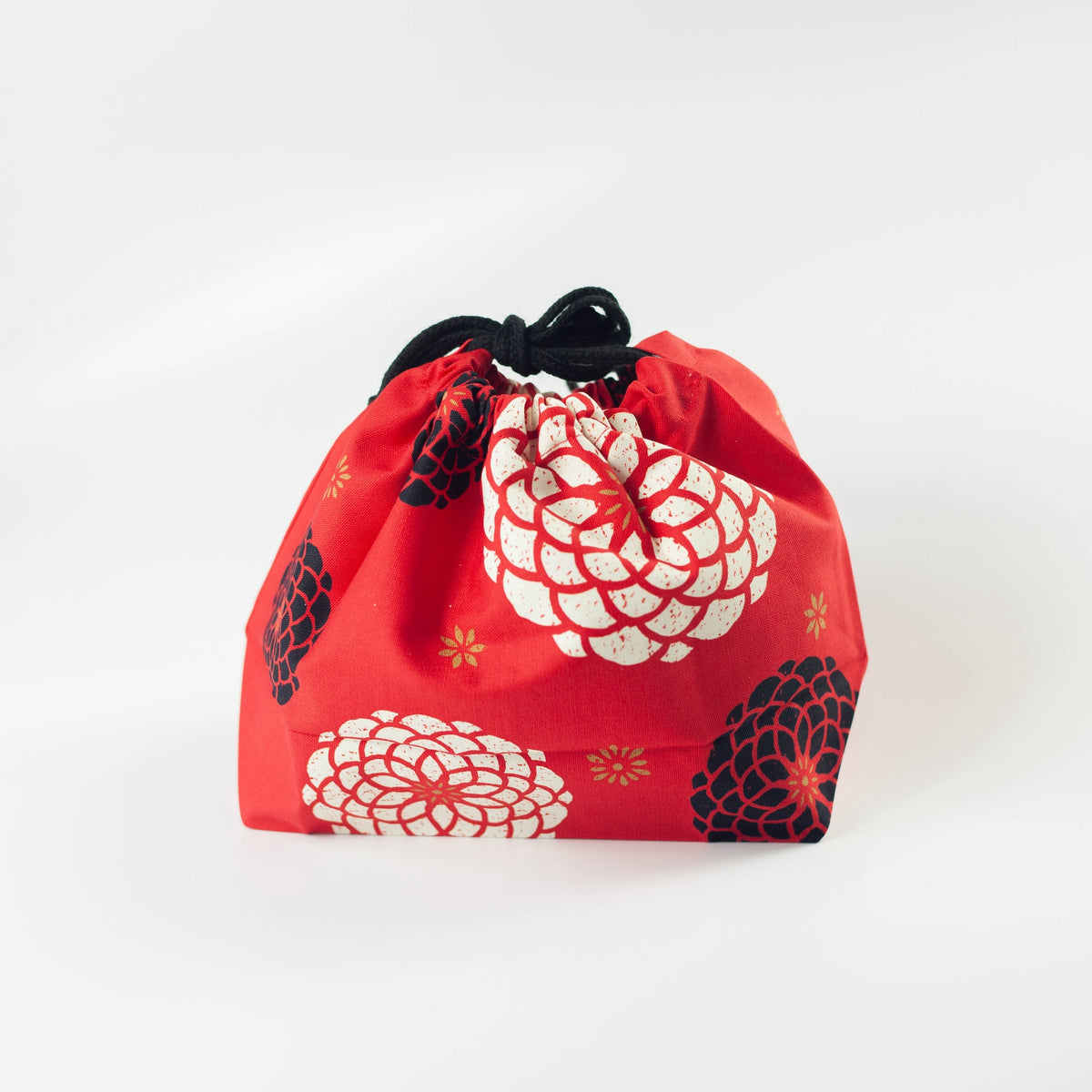 Ojyu Bento Bag with chrysanthemum pattern, available in red and black