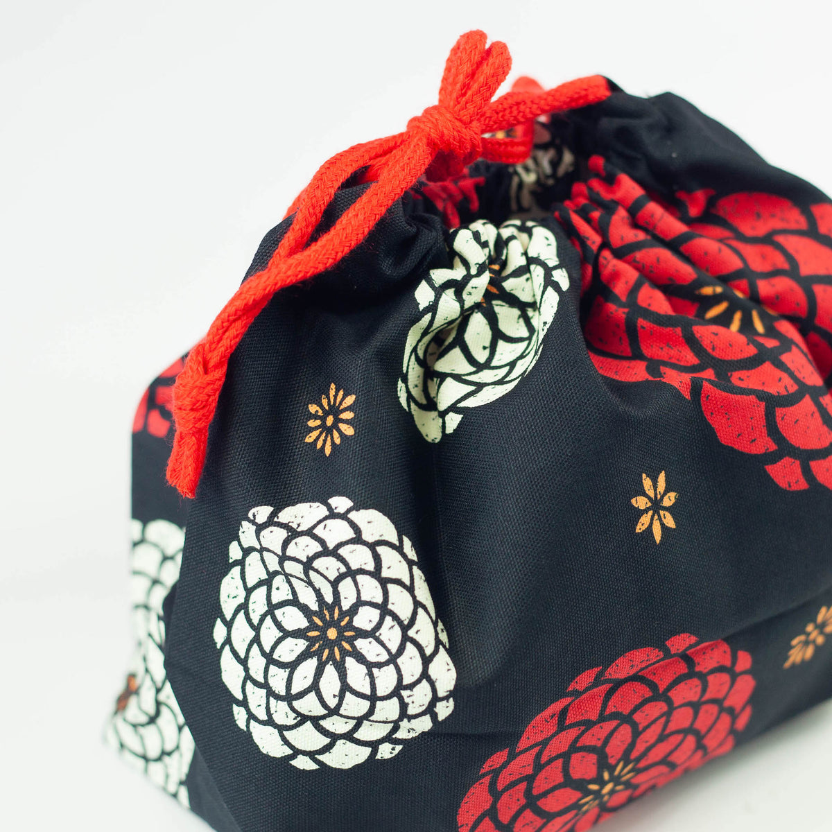 Ojyu Bento Bag with chrysanthemum pattern, available in red and black