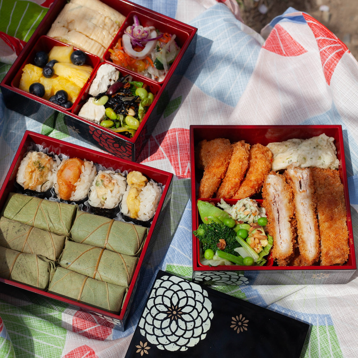 Ojyu Picnic Bento Box 15cm with three stacked tiers