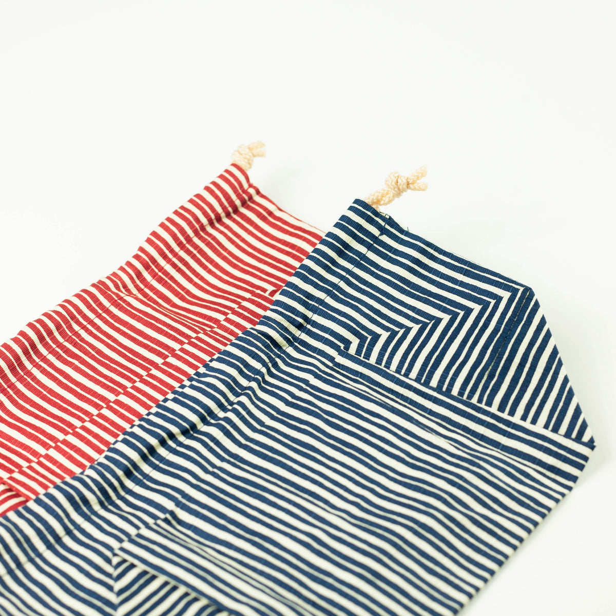 Tokusa Stripes Bento Bag in Navy and Red – Traditional Japanese Tokusa stripe pattern, 100% cotton, made in Japan