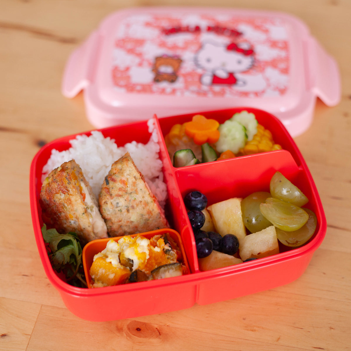 Hello Kitty Bento Box, single-tier 840ml lunch box with three inner compartments, made in Japan

