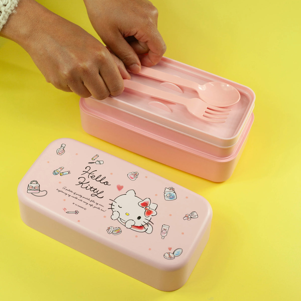 Hello Kitty Water Colors 1,000 ml two-tier jumbo bento box in pastel pink
