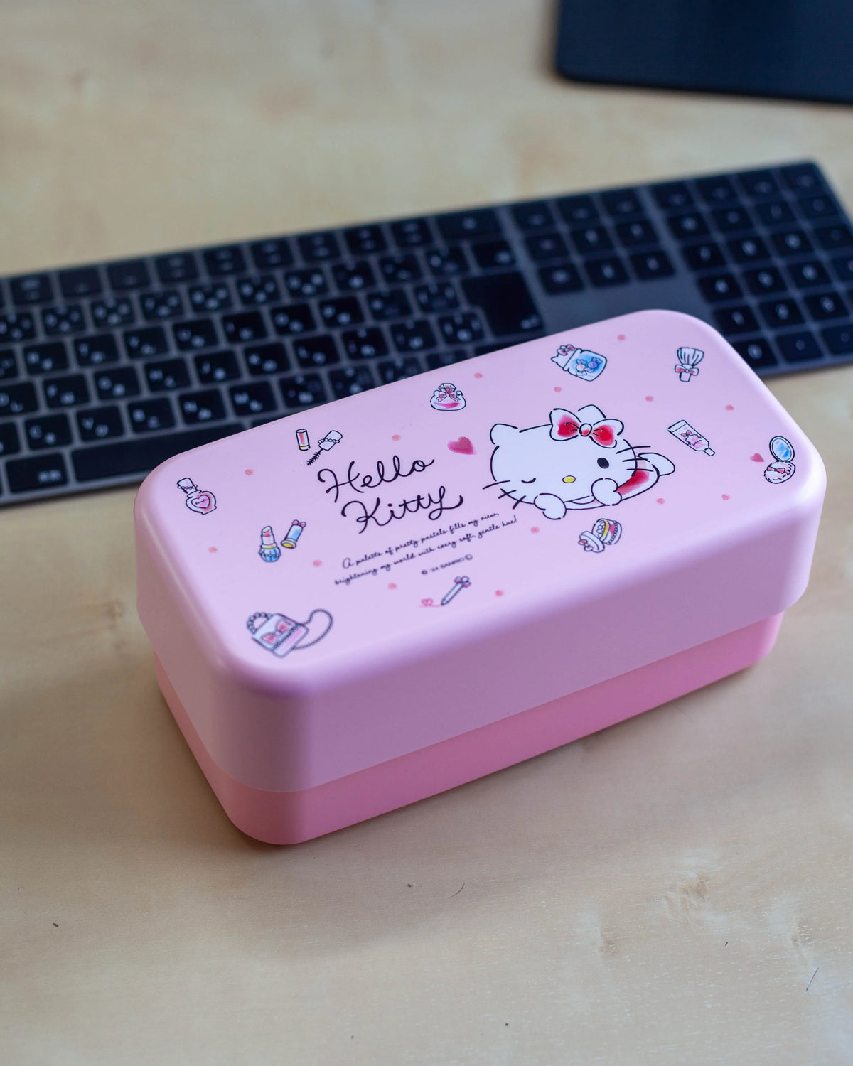Hello Kitty Water Colors 1,000 ml two-tier jumbo bento box in pastel pink