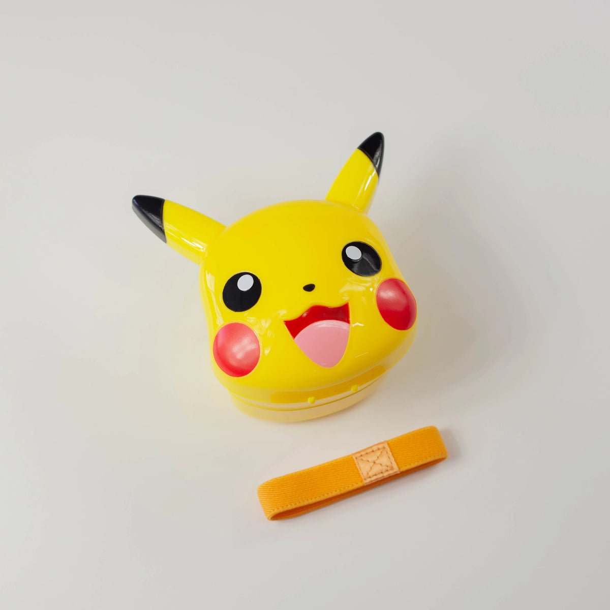 Pikachu 3D 270 ml two-tier bento box with molded face and ears⠋