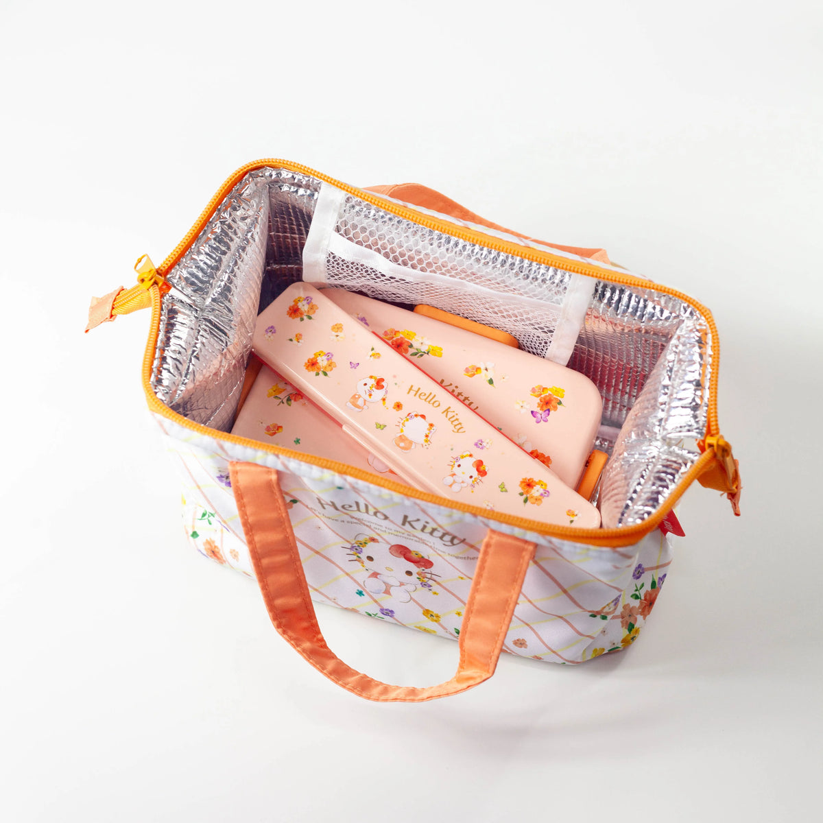 Hello Kitty Vivid Pastels insulated lunch bag with floral print and wide opening⠋