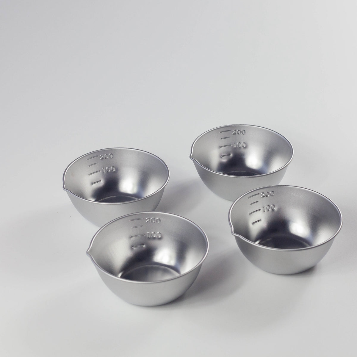 Set of 4 stainless steel mixing bowls with pouring spout and inner markings, made in Tsubame, Japan