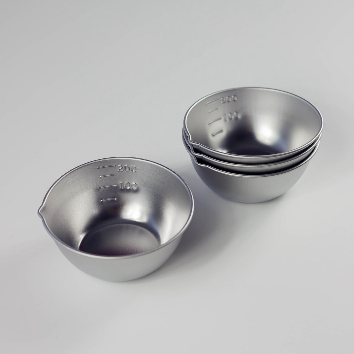 Set of 4 stainless steel mixing bowls with pouring spout and inner markings, made in Tsubame, Japan