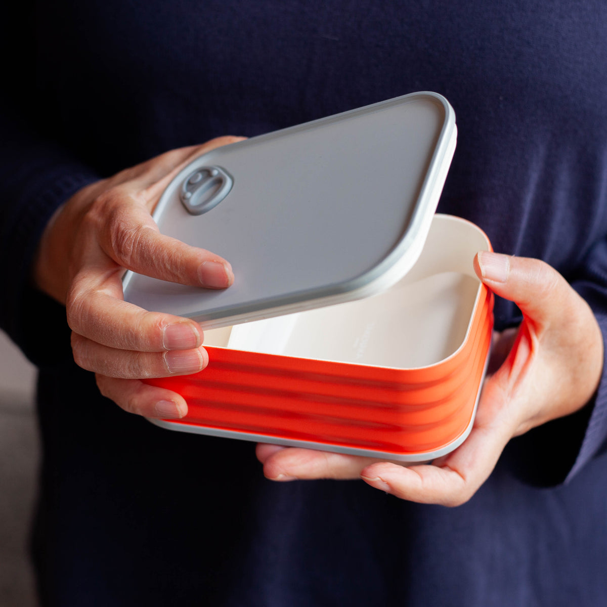 EatCan Bento Box, stackable 600 ml Japanese lunch box with removable divider