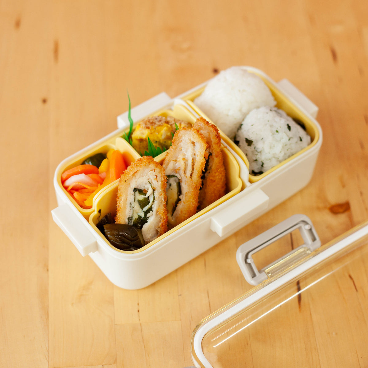Shikiri Slim Bento Box, a compact 530 ml Japanese lunch box