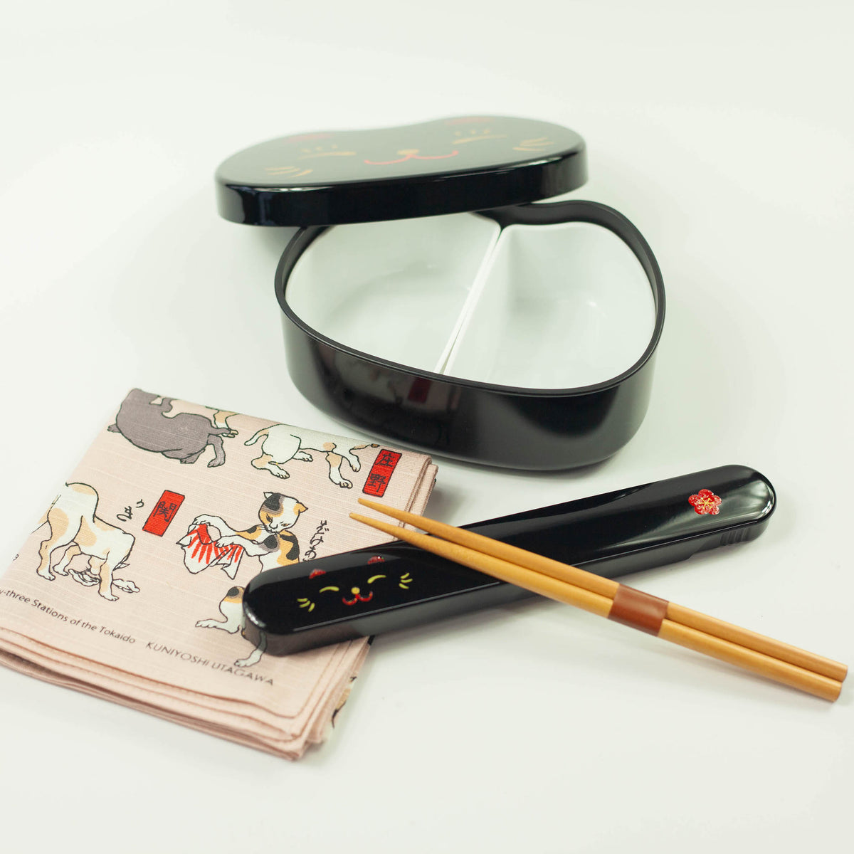 Kao Neko Bundle in black with a Japanese cat design