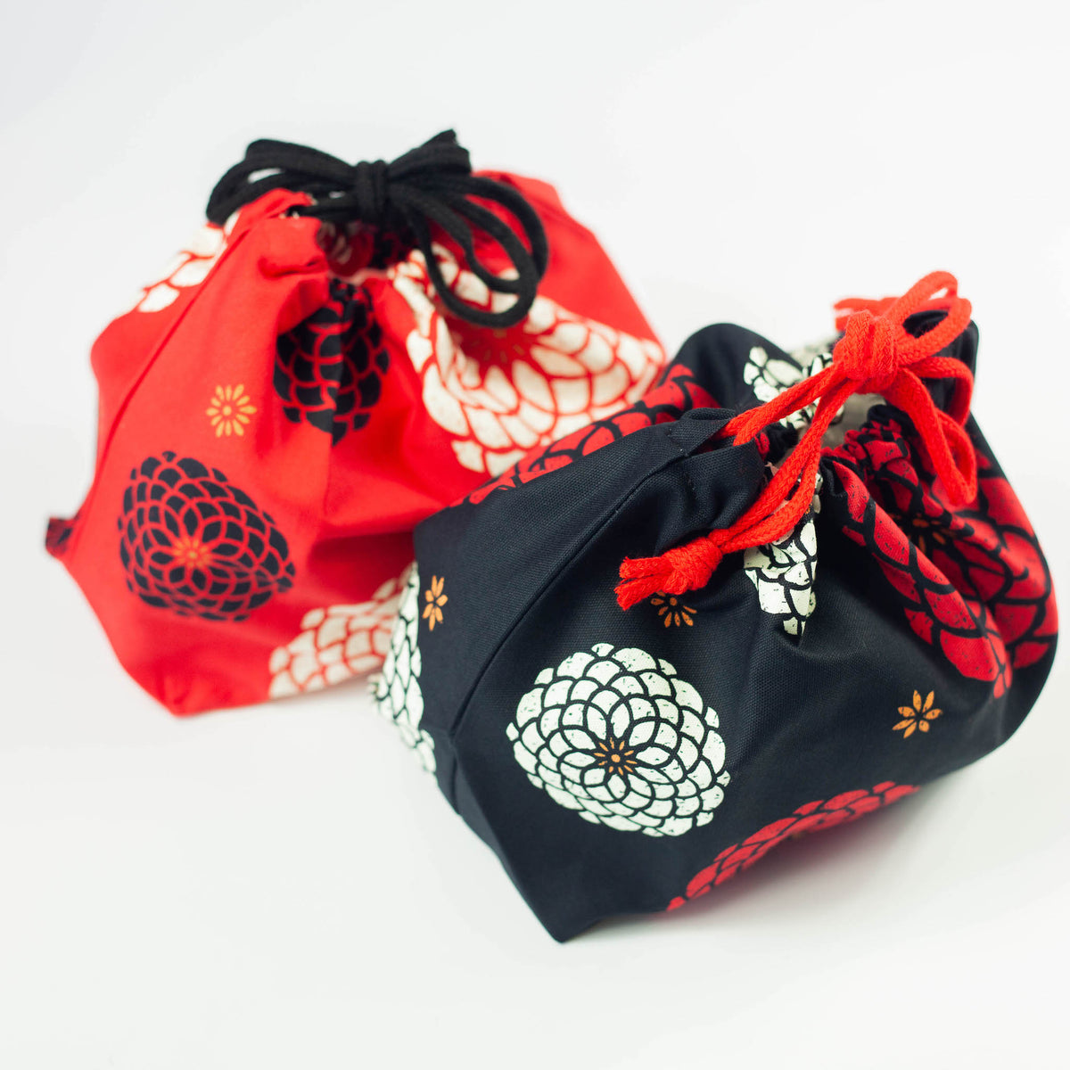 Ojyu Bento Bag with chrysanthemum pattern, available in red and black