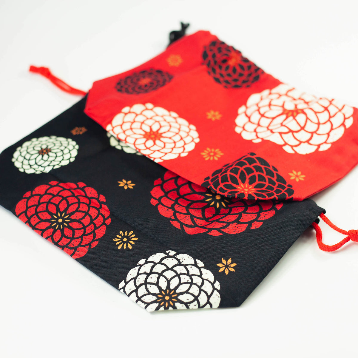 Ojyu Bento Bag with chrysanthemum pattern, available in red and black