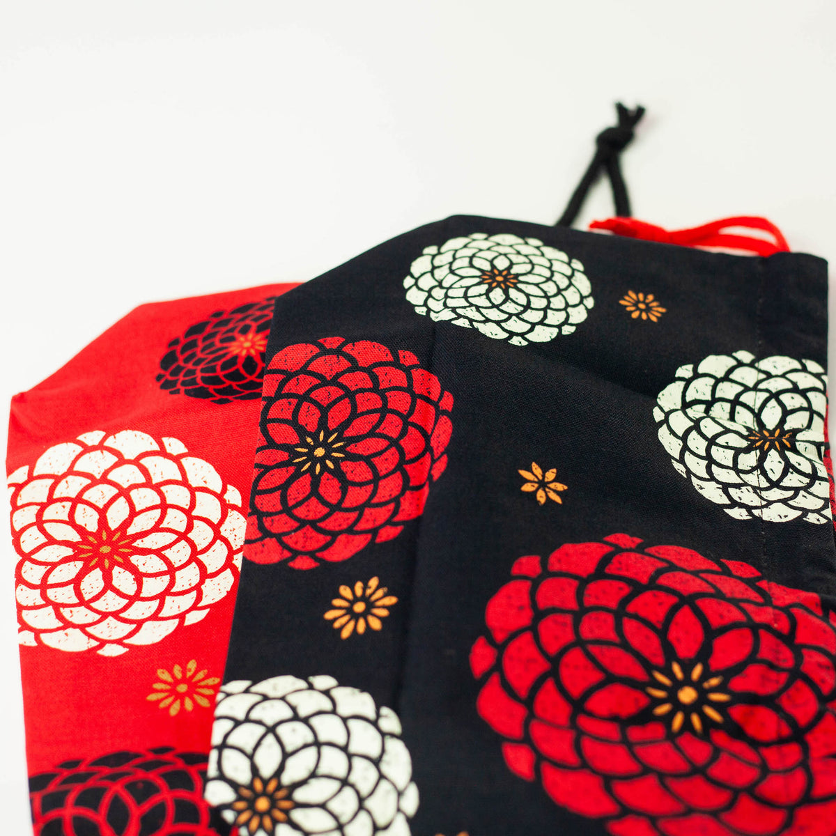 Ojyu Bento Bag with chrysanthemum pattern, available in red and black