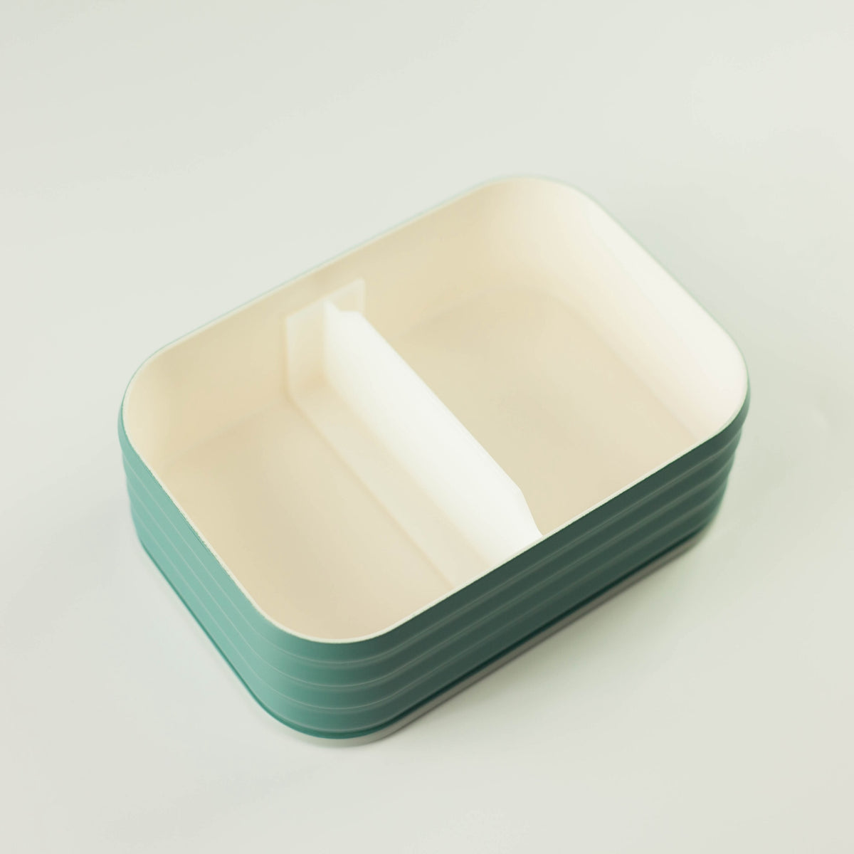 EatCan Bento Box, stackable 600 ml Japanese lunch box with removable divider