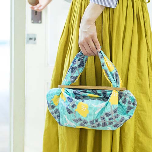 Furoshiki Patchin Bag Handle Oak – wooden furoshiki clasp with four oval slots to transform a furoshiki wrapping cloth into a handbag, natural oak finish, made in Japan
