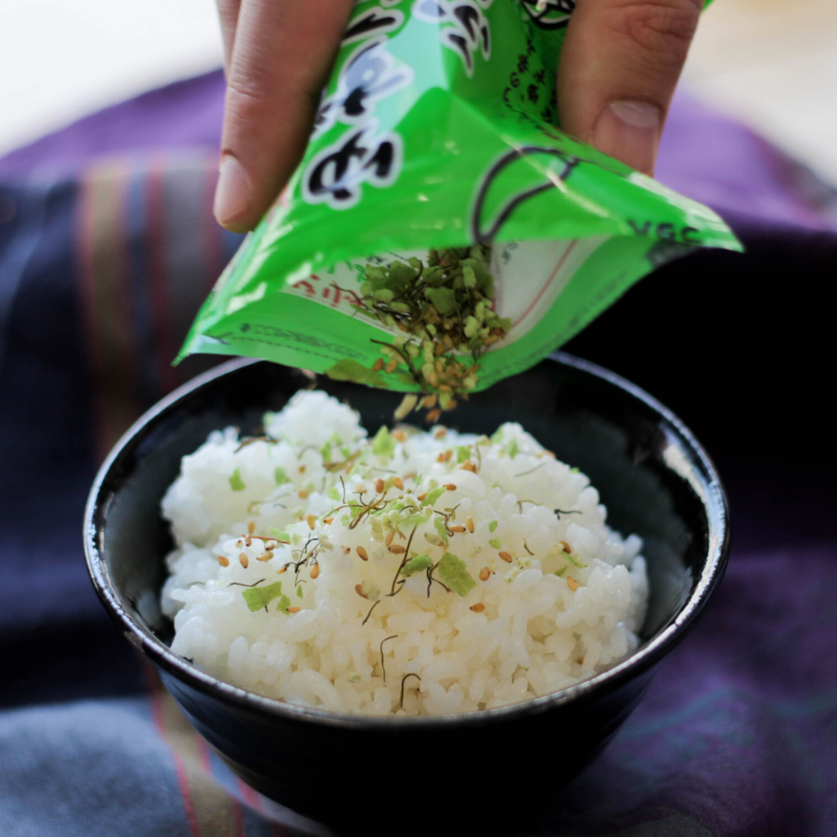 Piritto Umai Furikake Yuzukosho – Japanese rice seasoning with spicy yuzu pepper and kelp flavor, green packaging with yuzu citrus illustrations, made in Japan
