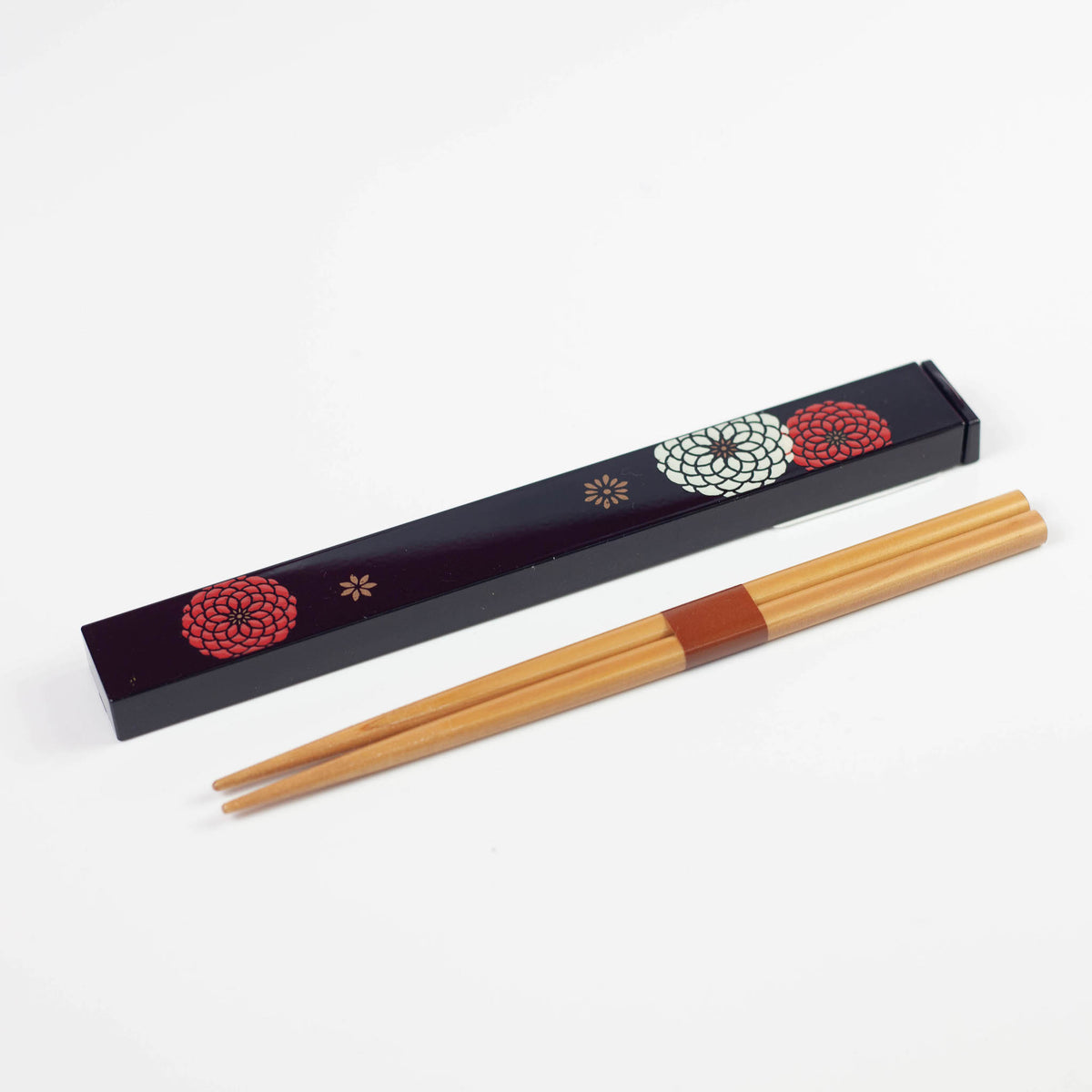 Ojyu Chopsticks Set with wooden chopsticks and slide-style case, available in red and black