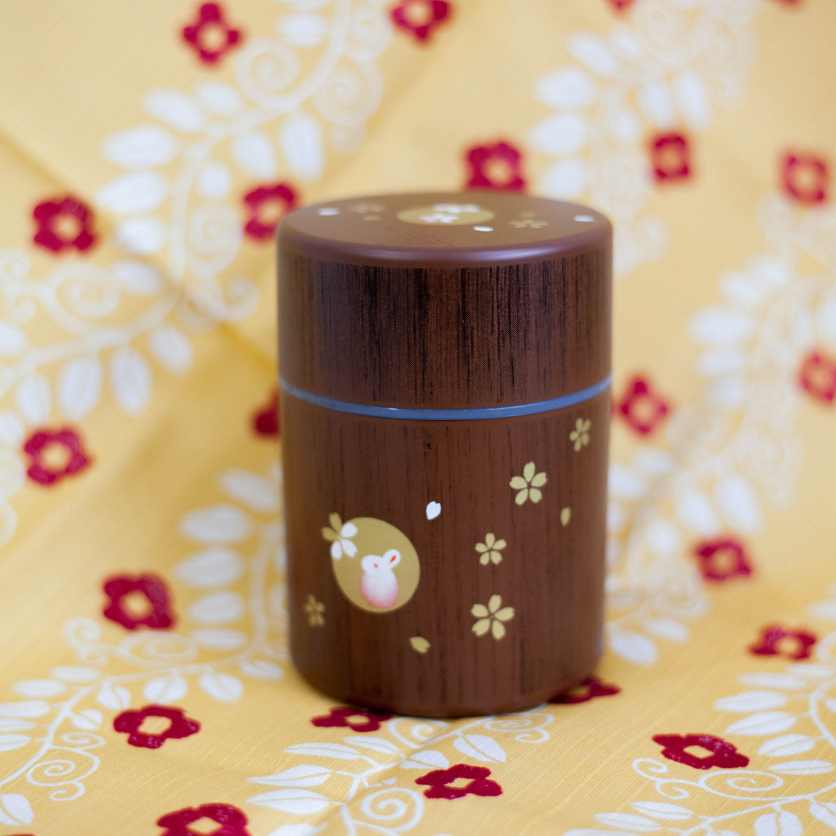 Hakoya usagi rabbit woodgrain tea canister 250mL, BPA-free plastic with silicone lid, made in Japan
