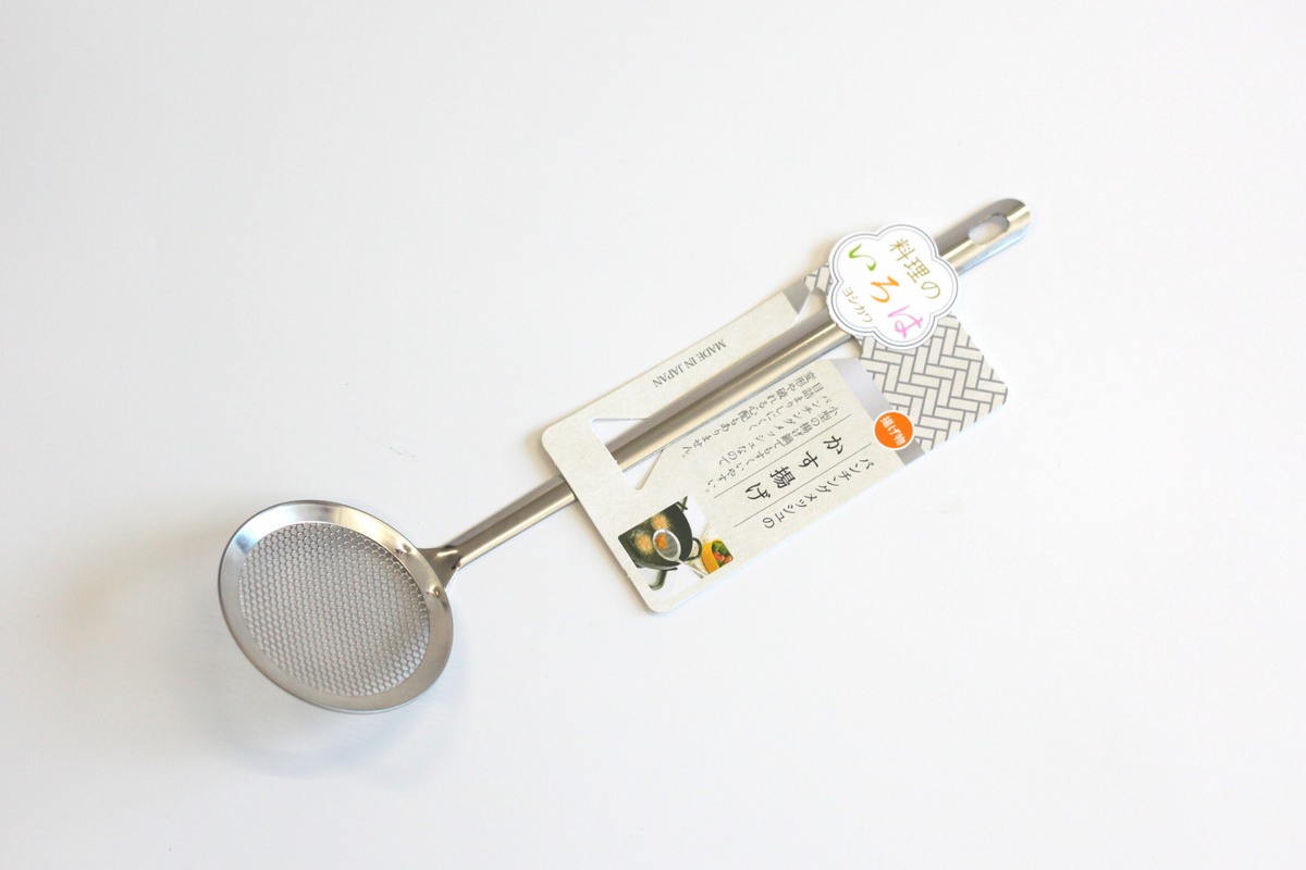 Perforated Oil Skimmer in original Japanese retail packaging with "Ryori no Iroha" (料理のいろは) label on white background
