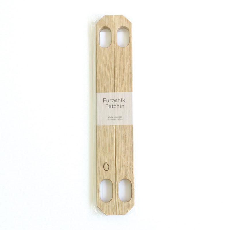 Furoshiki Patchin Bag Handle Oak – wooden furoshiki clasp with four oval slots to transform a furoshiki wrapping cloth into a handbag, natural oak finish, made in Japan