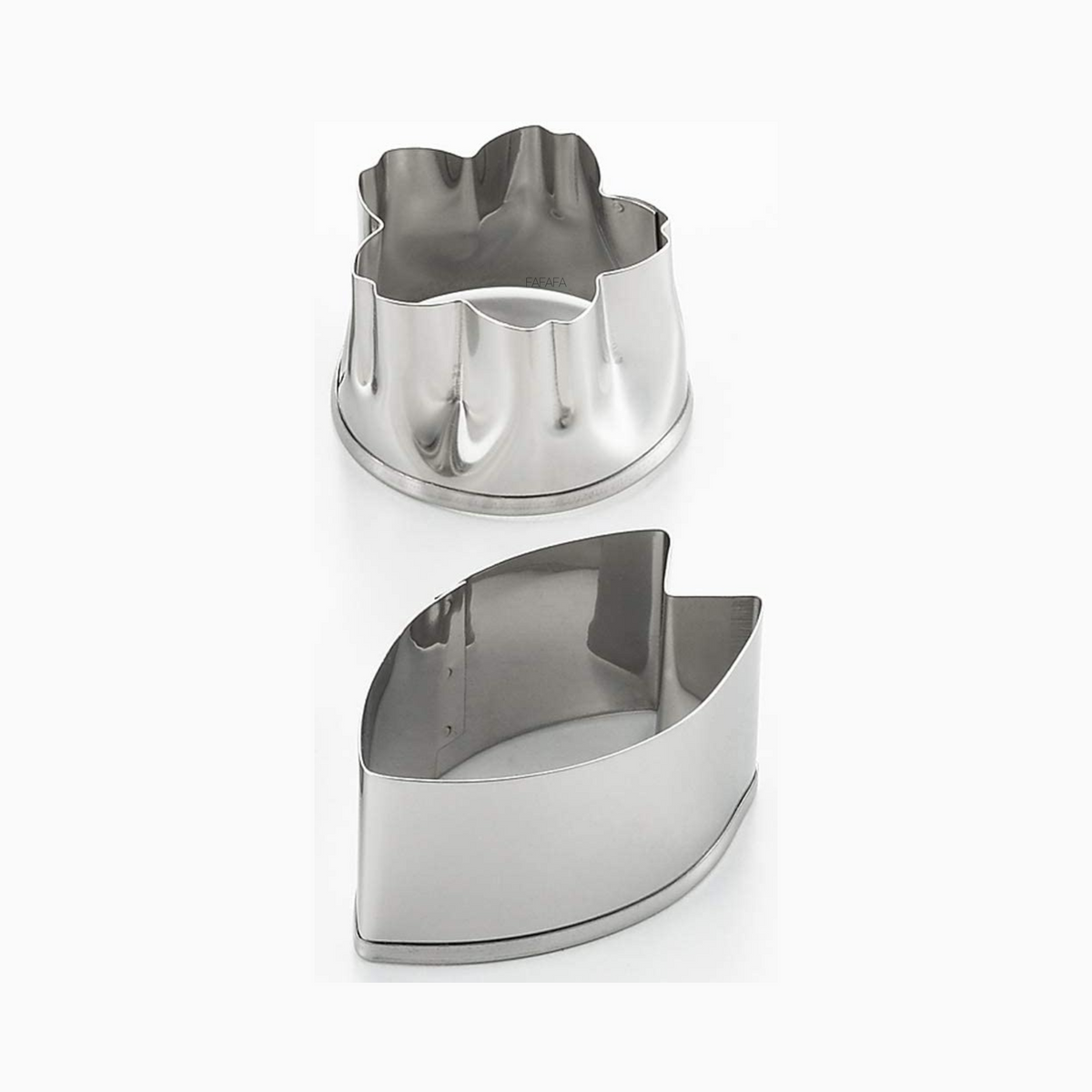 Sakura Cutter Set – five stainless steel cutters arranged diagonally on white background showing all shapes and sizes
