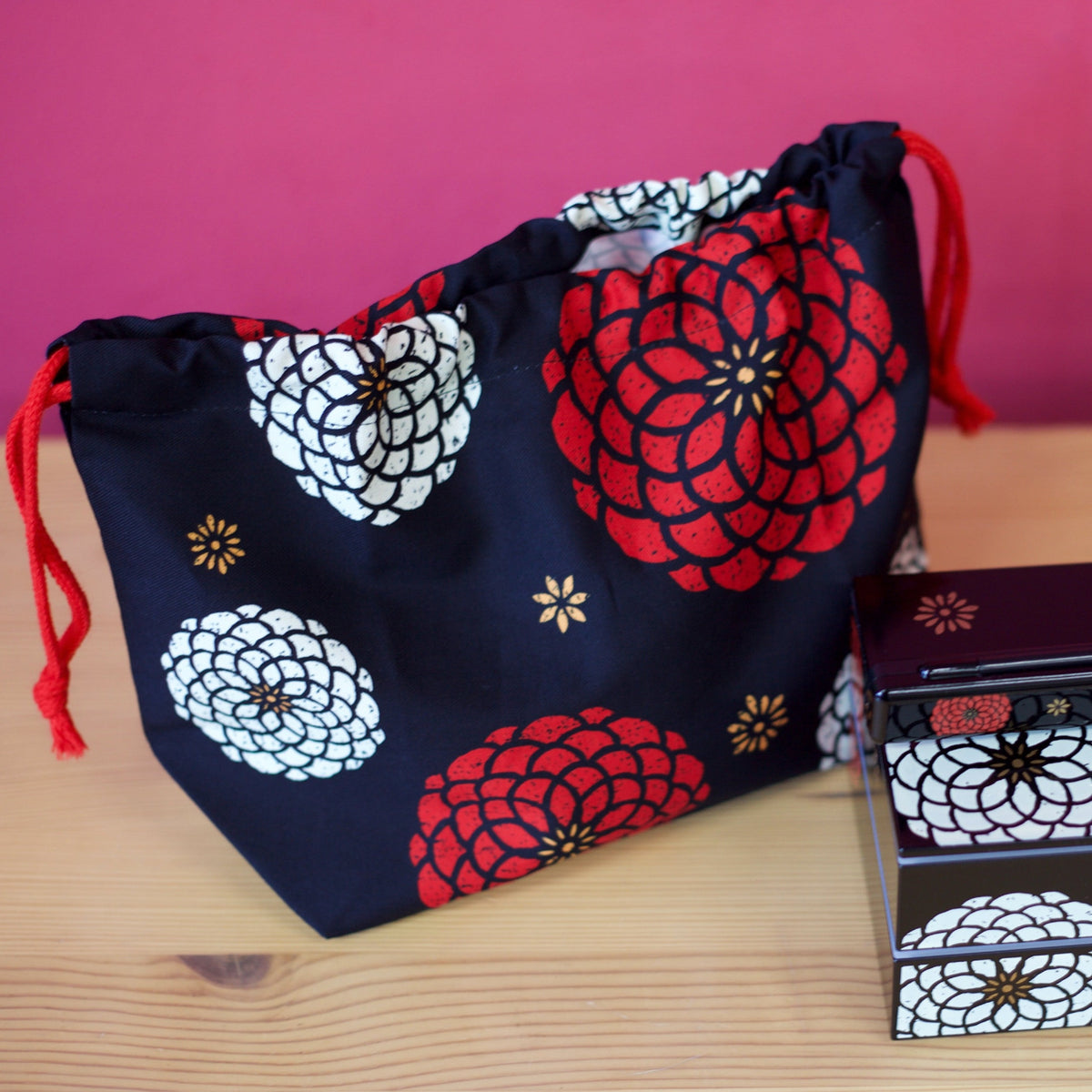 Ojyu Bento Bag with chrysanthemum pattern, available in red and black
