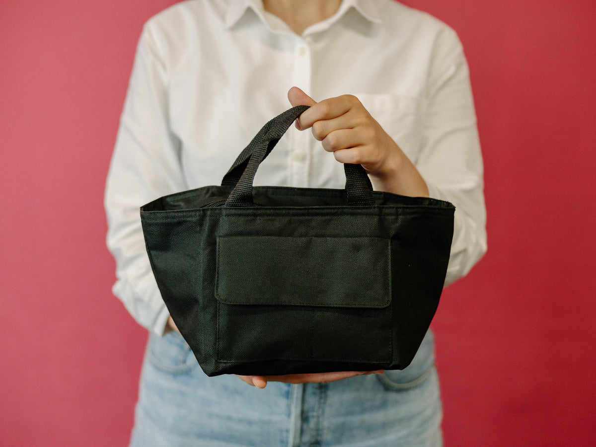 Black insulated lunch bag with front pocket and carry handles – Bento&co
